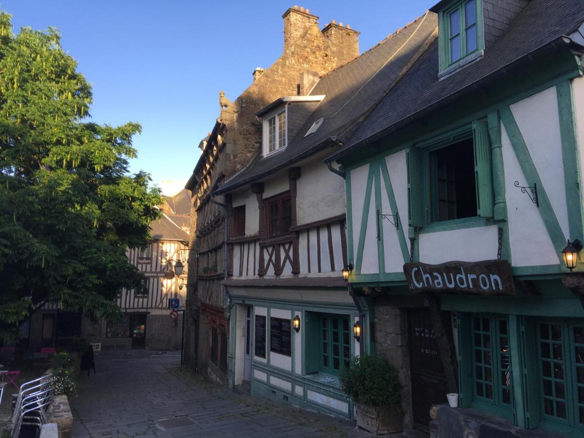 סן-בריו Marie Et Brieuc _ Duplex Lumineux Colore Atypique Face Cathedrale מראה חיצוני תמונה